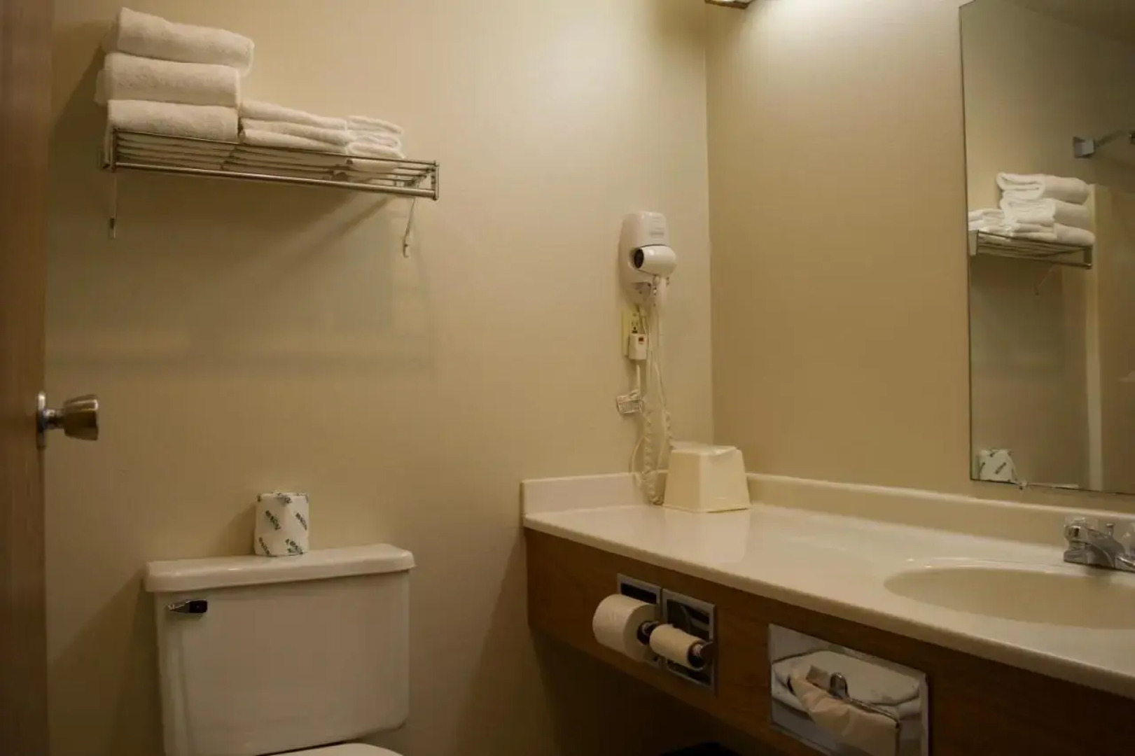 AmeriVu Inn & Suites