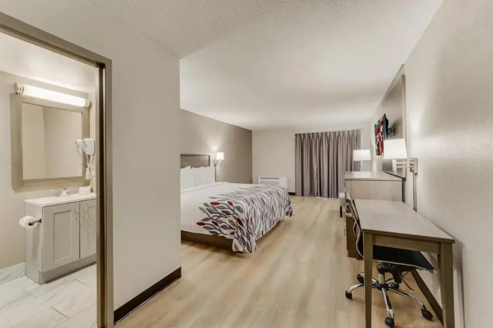Red Roof Inn & Suites Newport – Middletown, RI