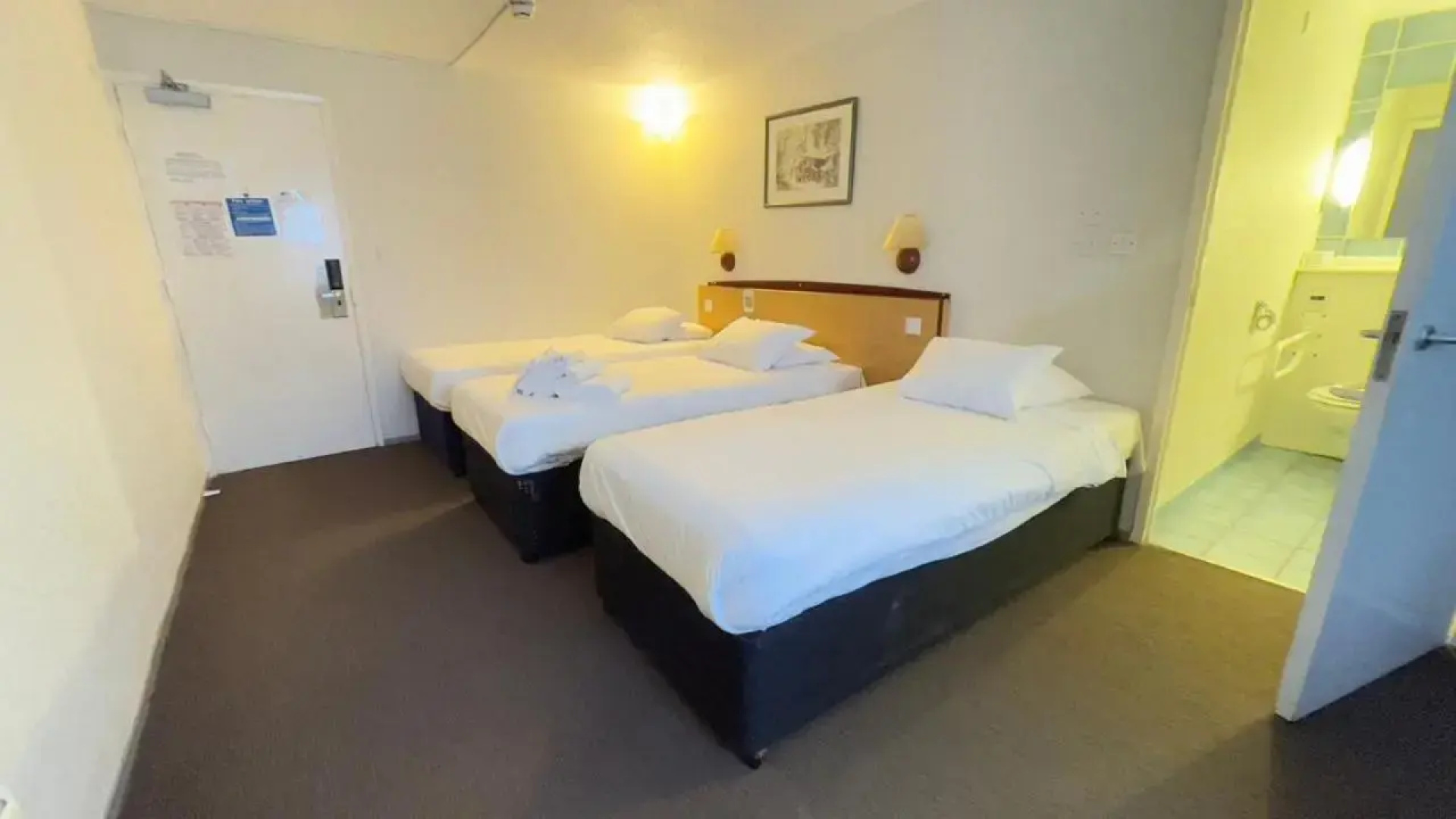 Отель Travelodge Liverpool Central Queens Dock and Arena