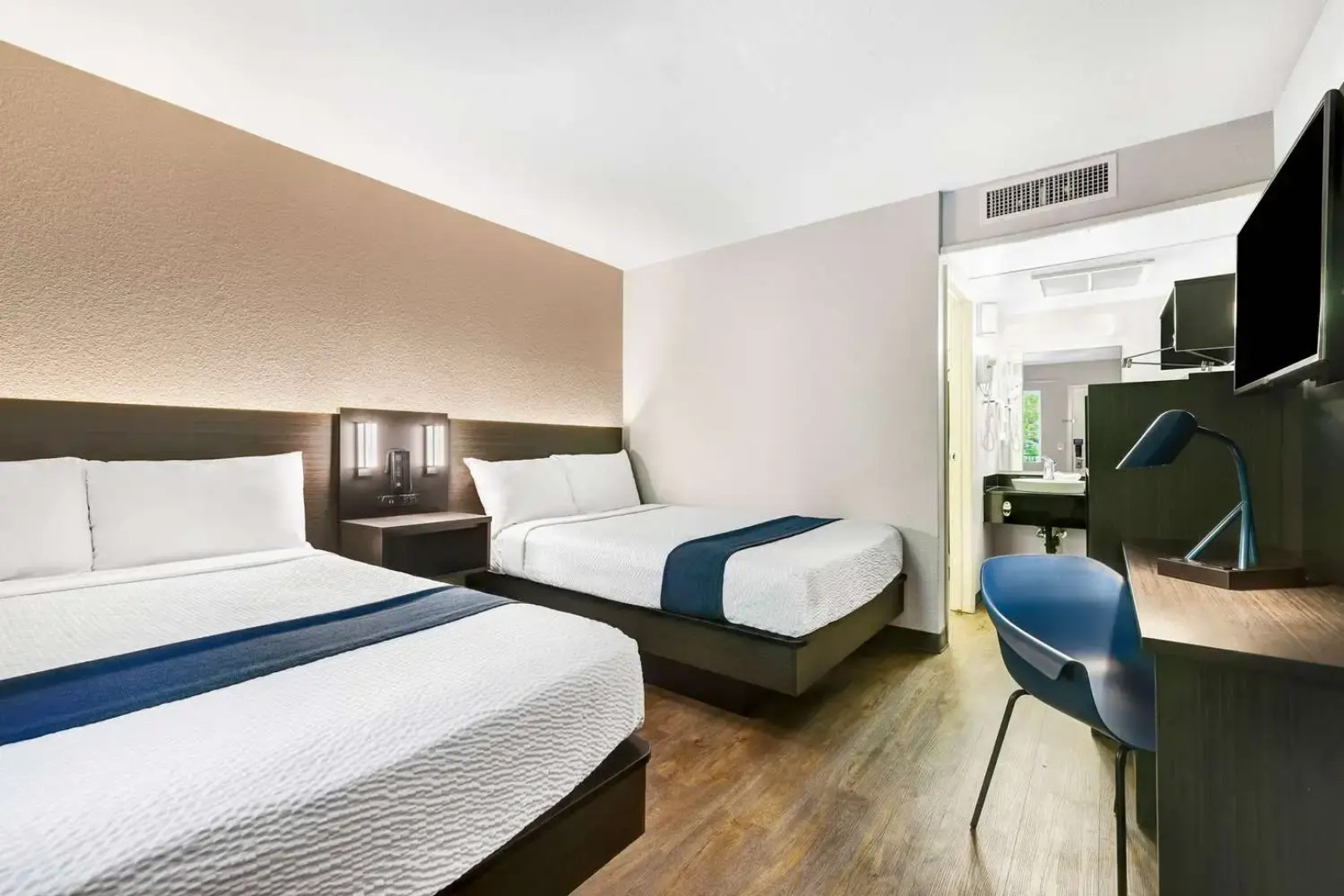 Motel 6 Issaquah, WA - Seattle - East