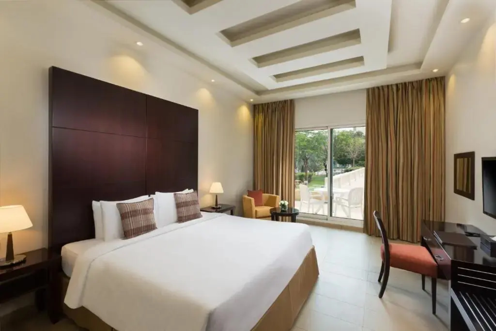 Metropolitan Al Mafraq Hotel