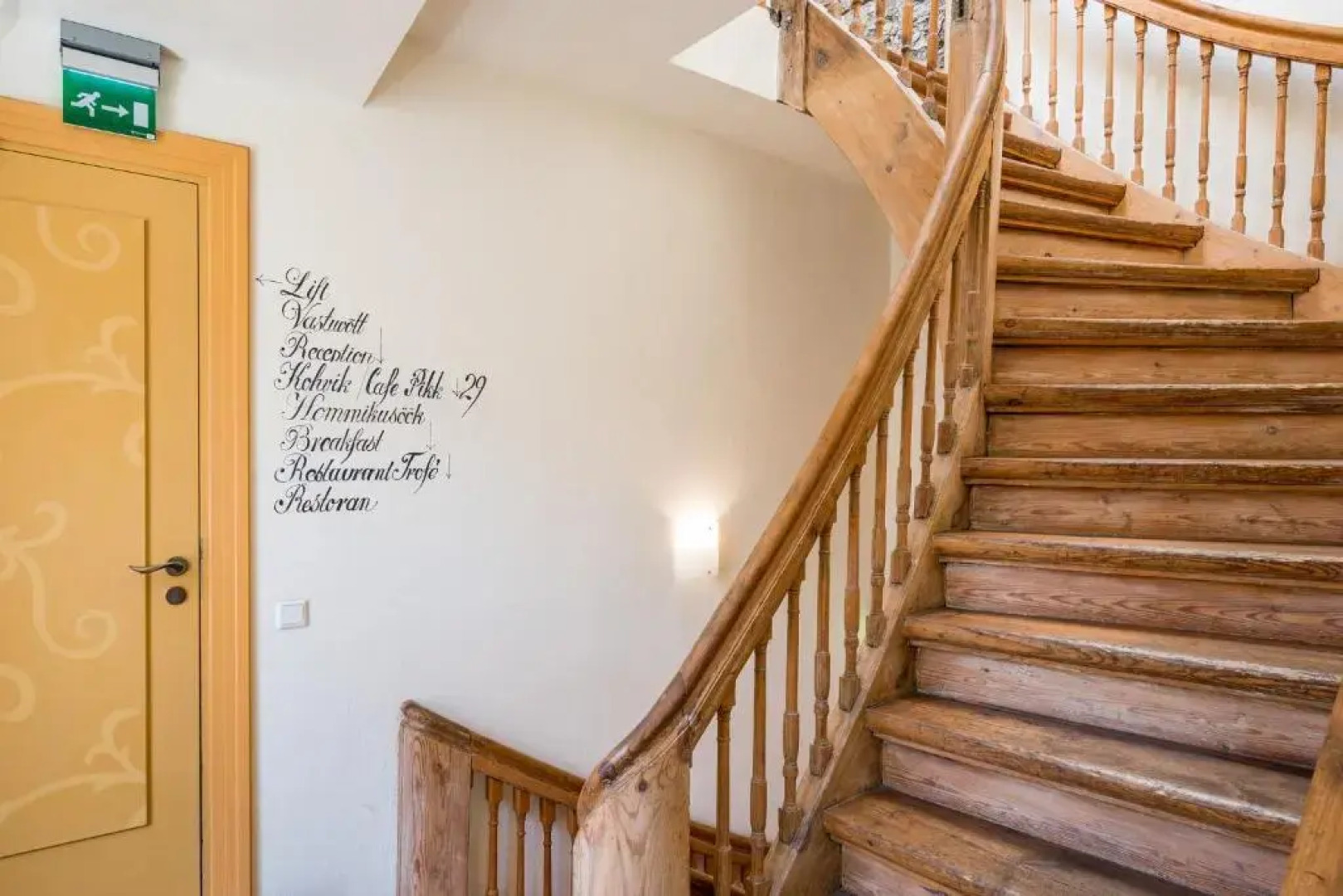 Отель Meriton Old Town Garden