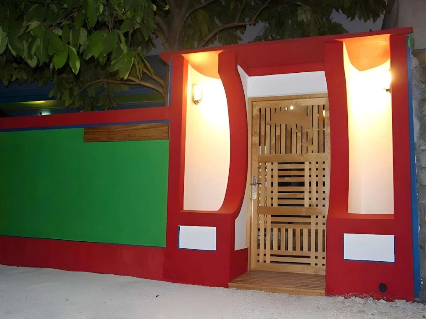 Blue Water Thoddoo Inn