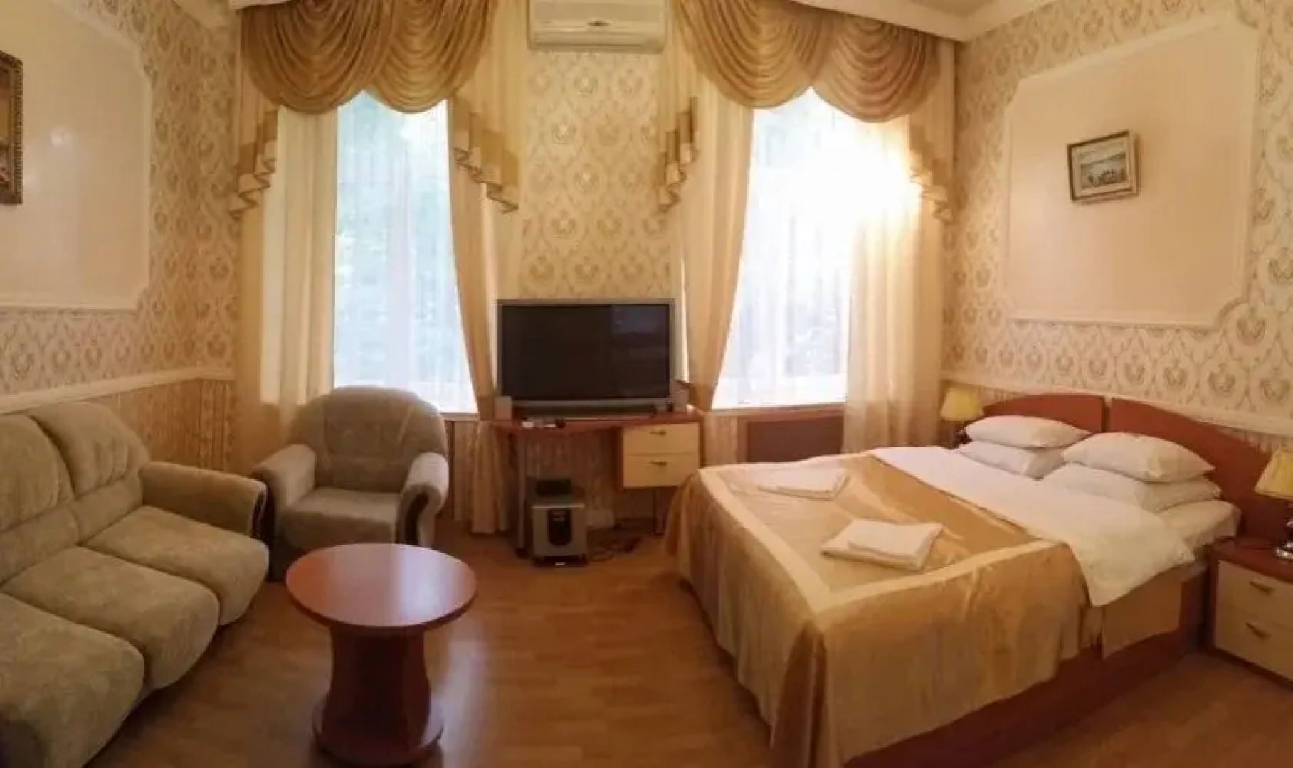 Park Royal Bely Lebed Mini-Hotel