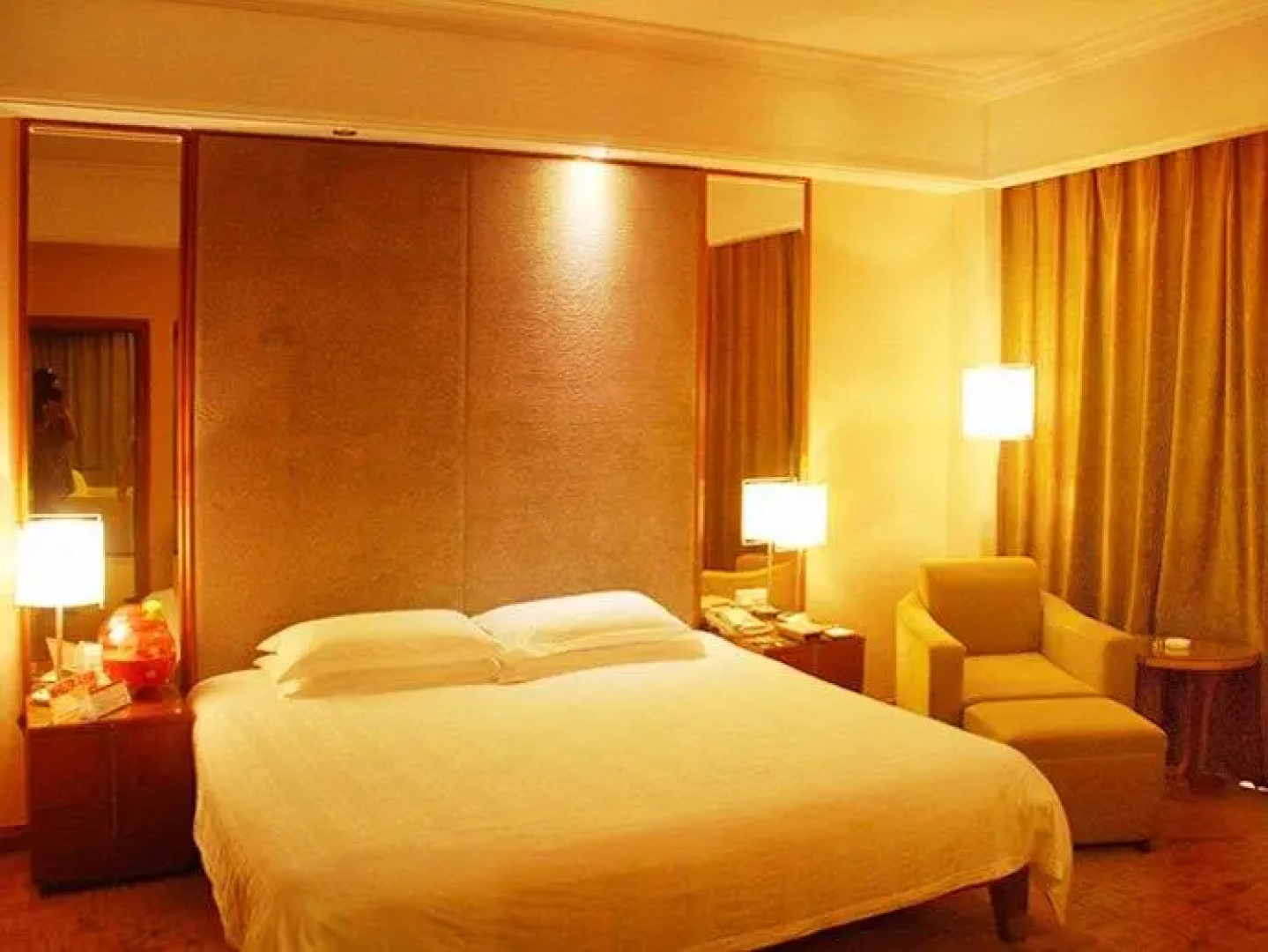 Hawaii International Business Hotel