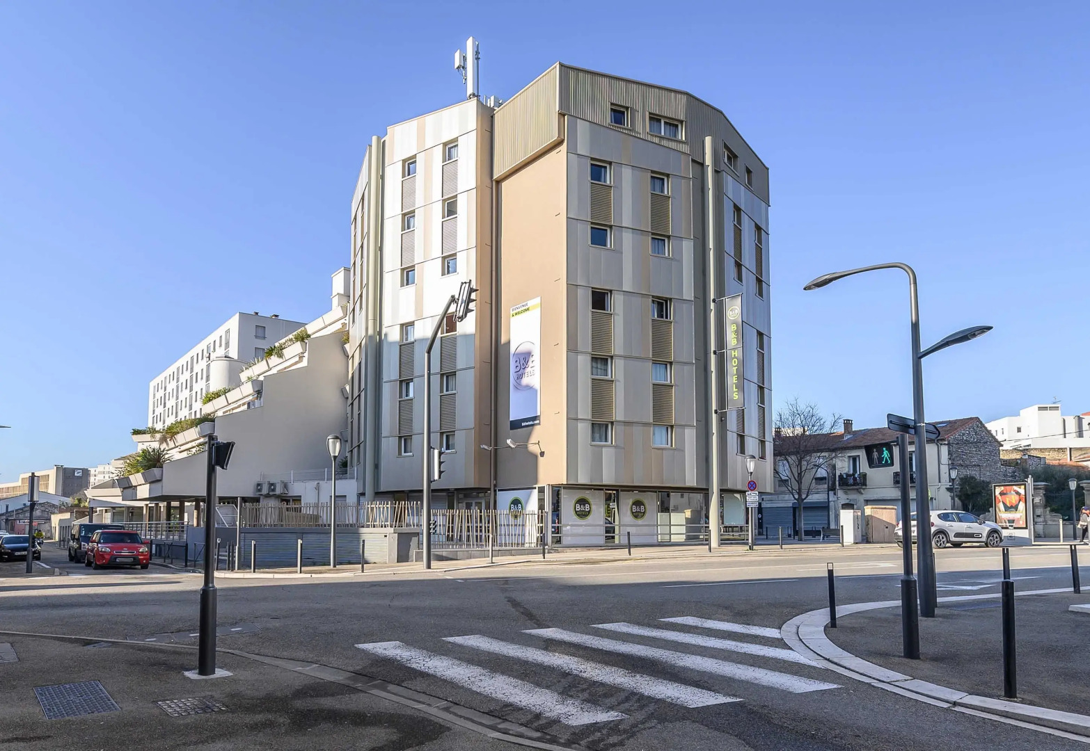 Отель B&B Nimes Centre Arène