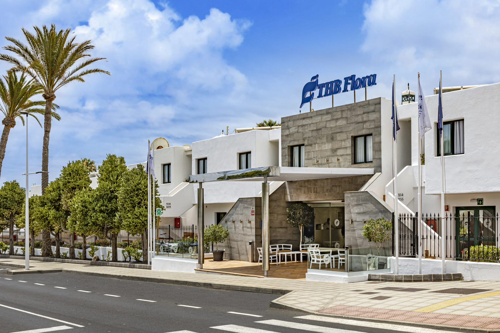 Отель THB Flora Aparthotel