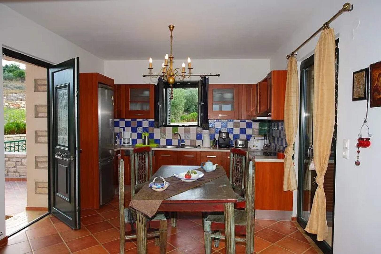 Anatoli Villa
