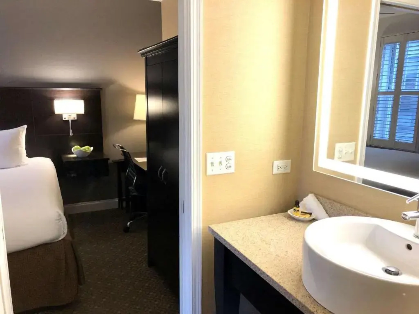 Best Western Plus Hawthorne Terrace Hotel