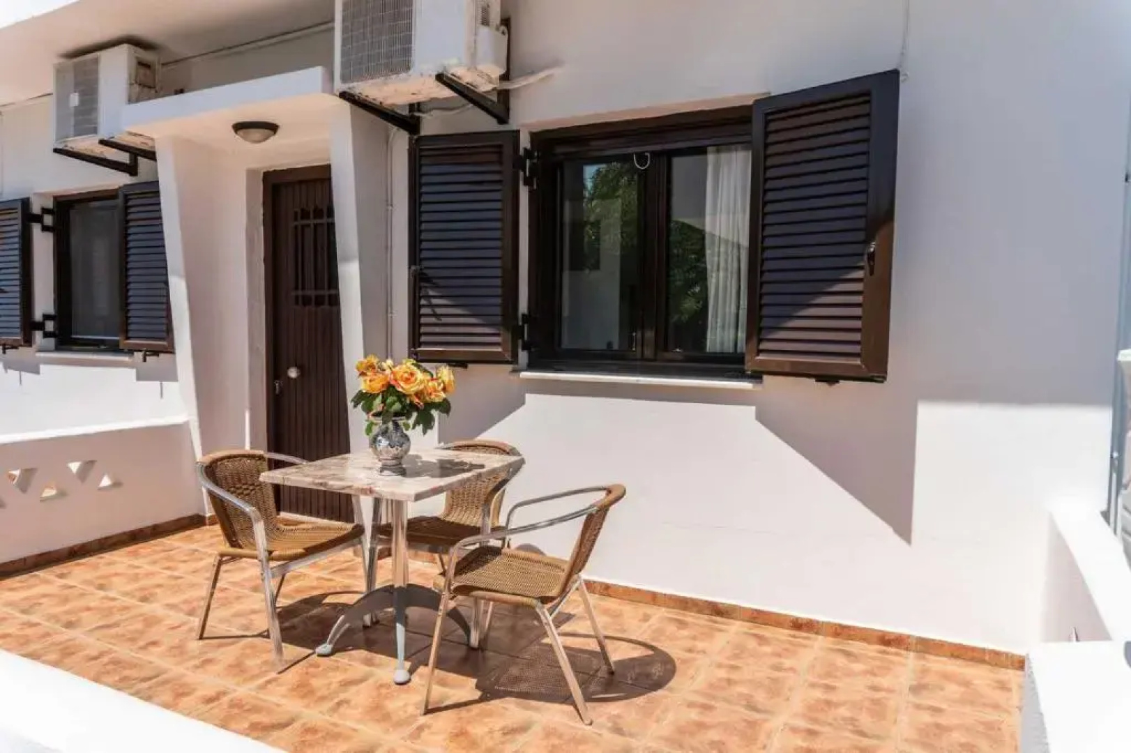 Avra Studios & Apartments