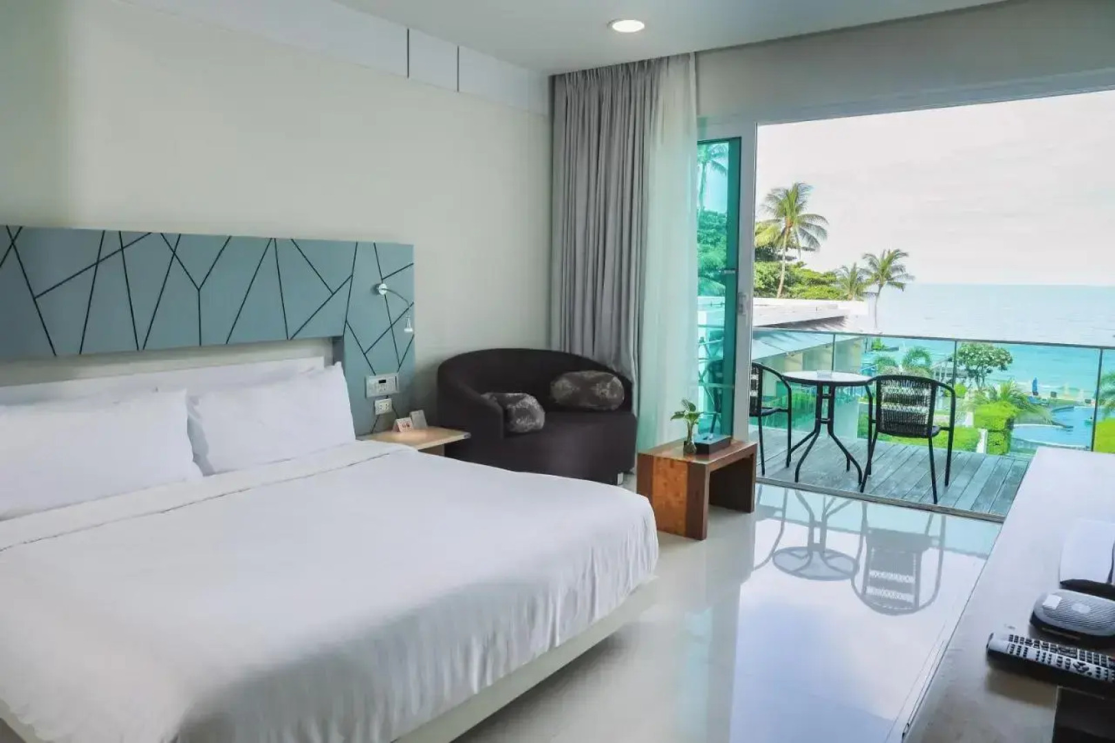 KC Beach Club & Pool Villas