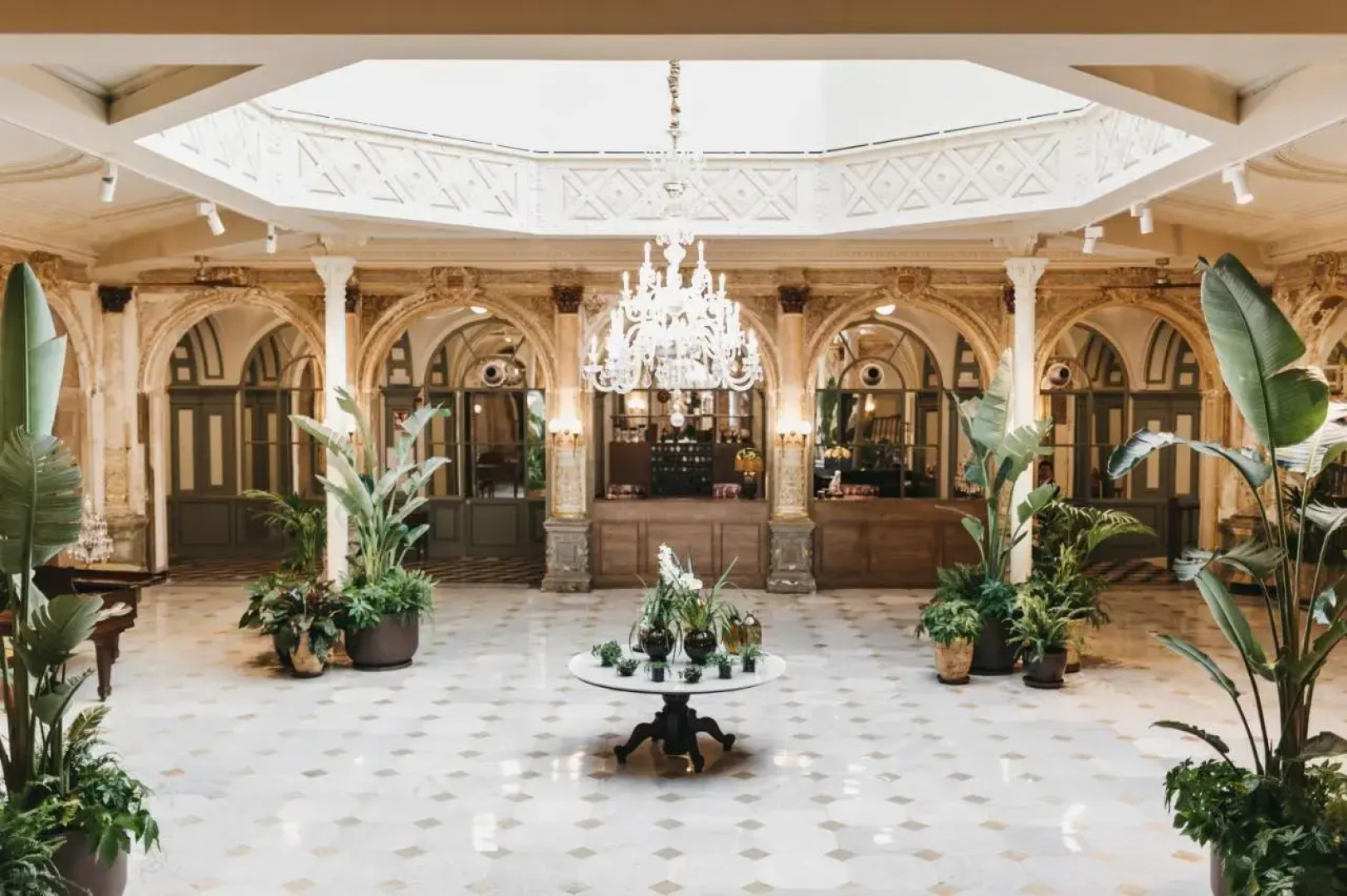 Отель Oriente Atiram