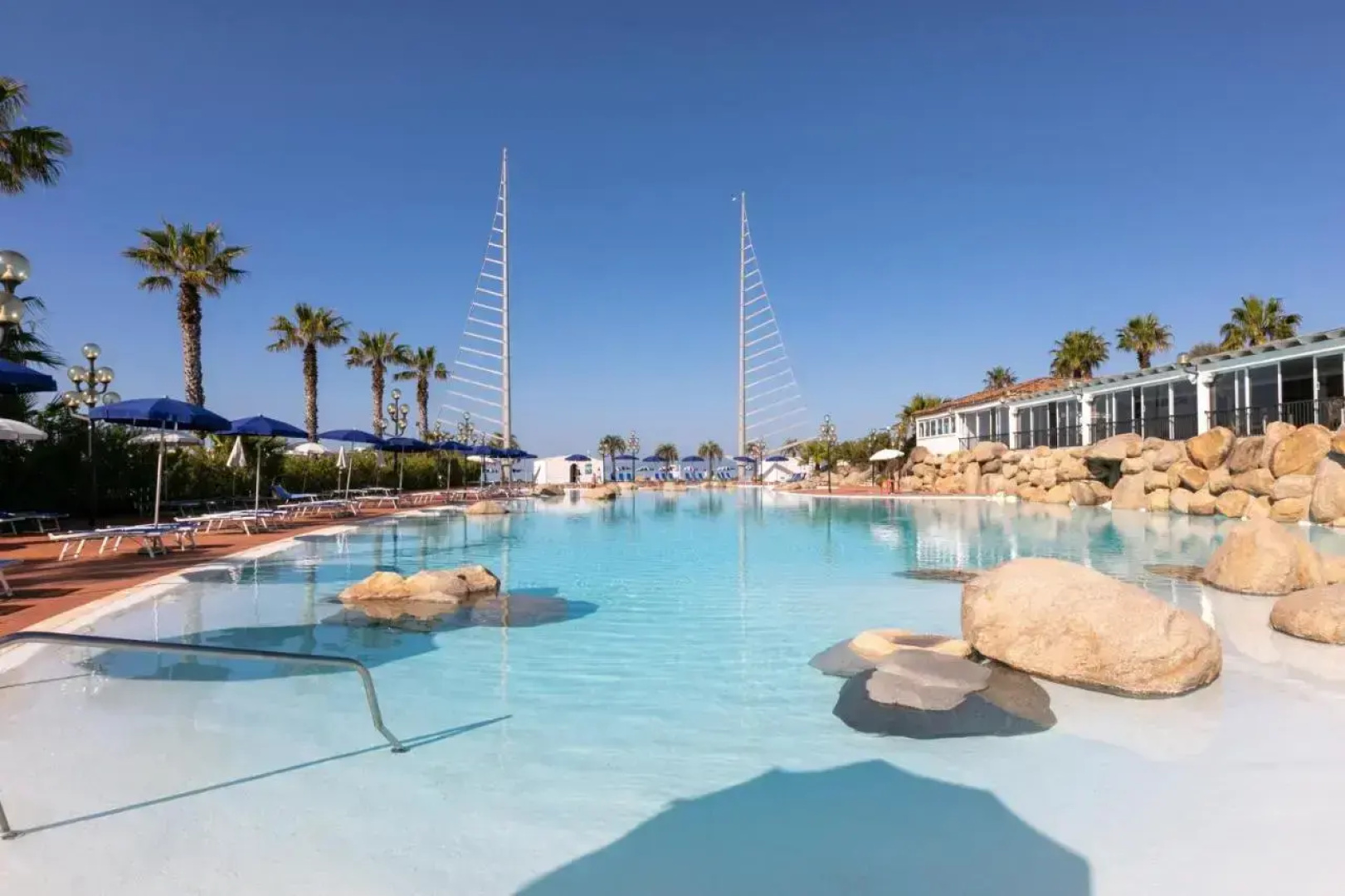 Phi Hotel Sighientu