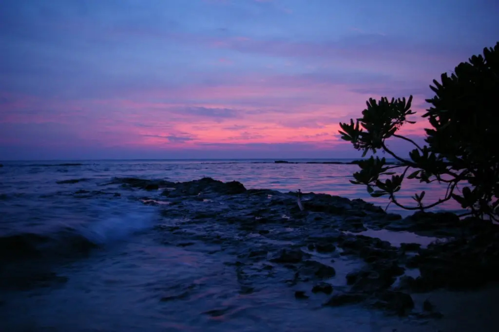 La Luna Island Resort