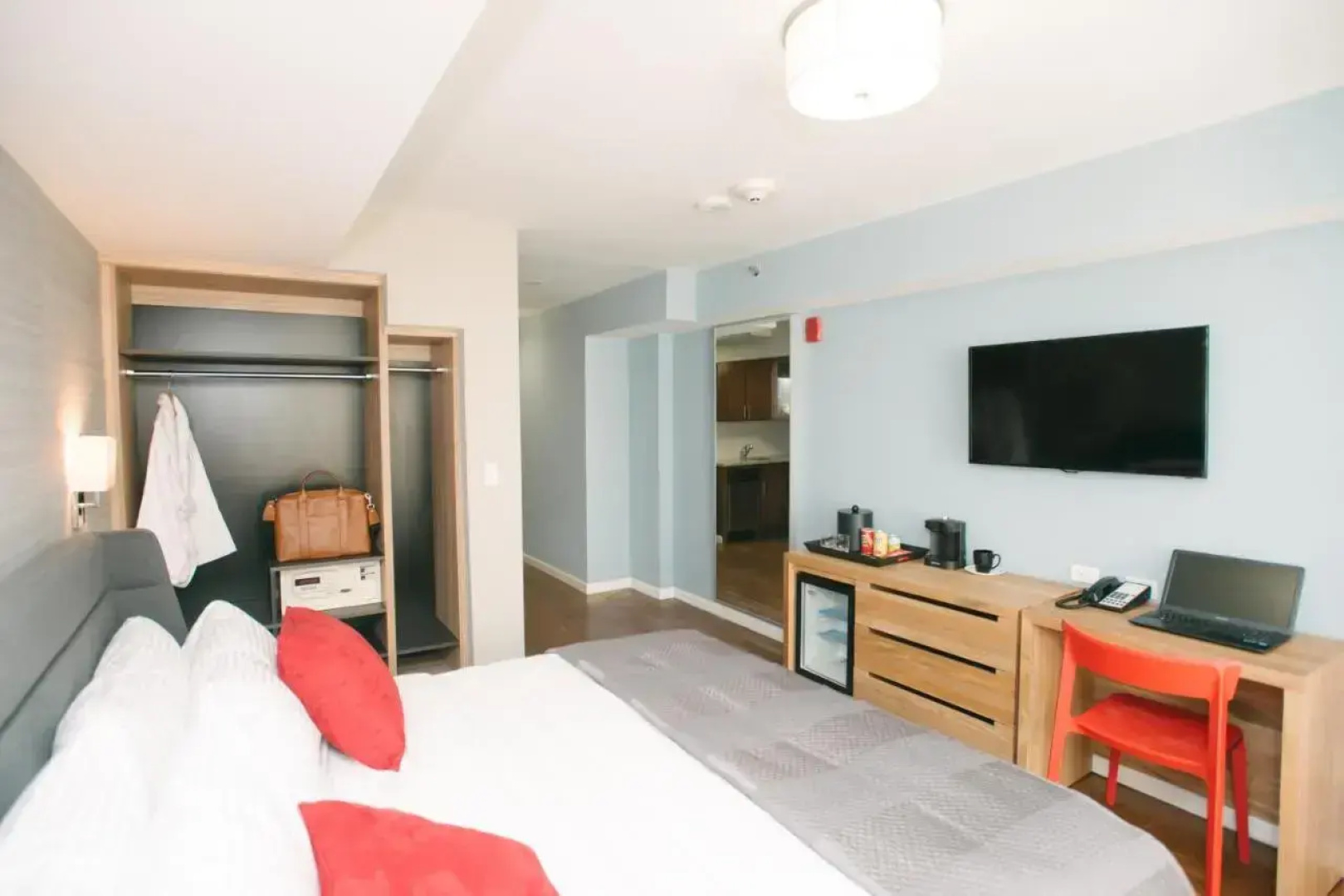 Hotel 32 32