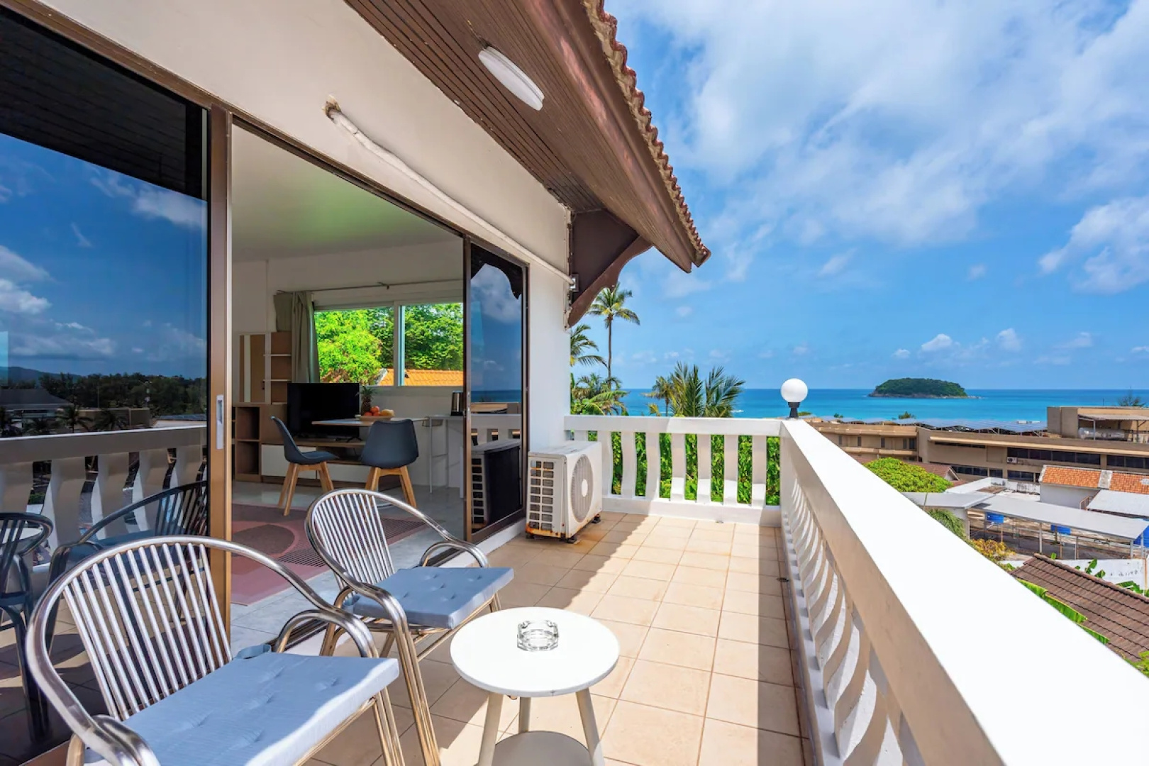 Kata Hill Sea View Hotel