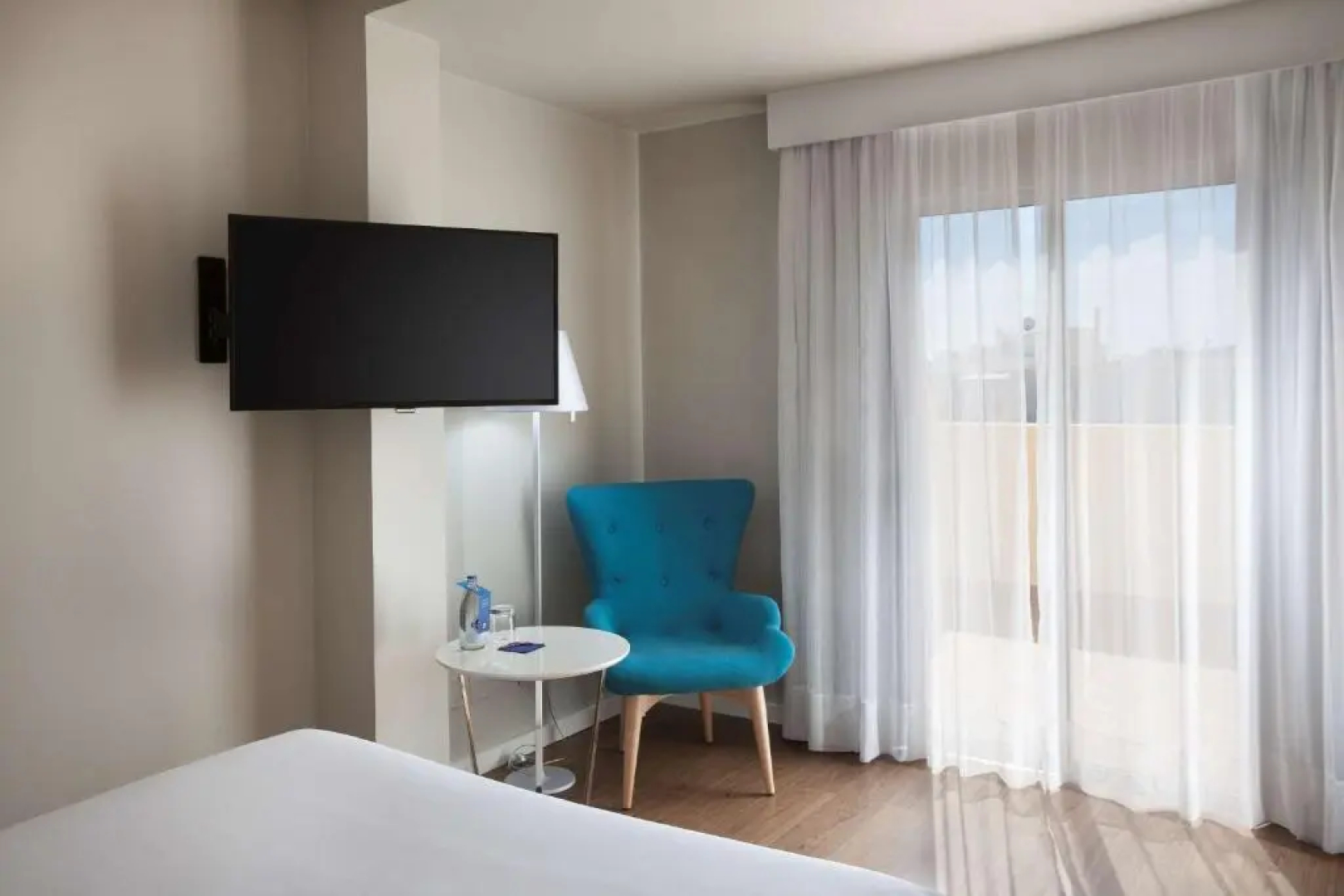 Отель NH Las Palmas Playa las Canteras
