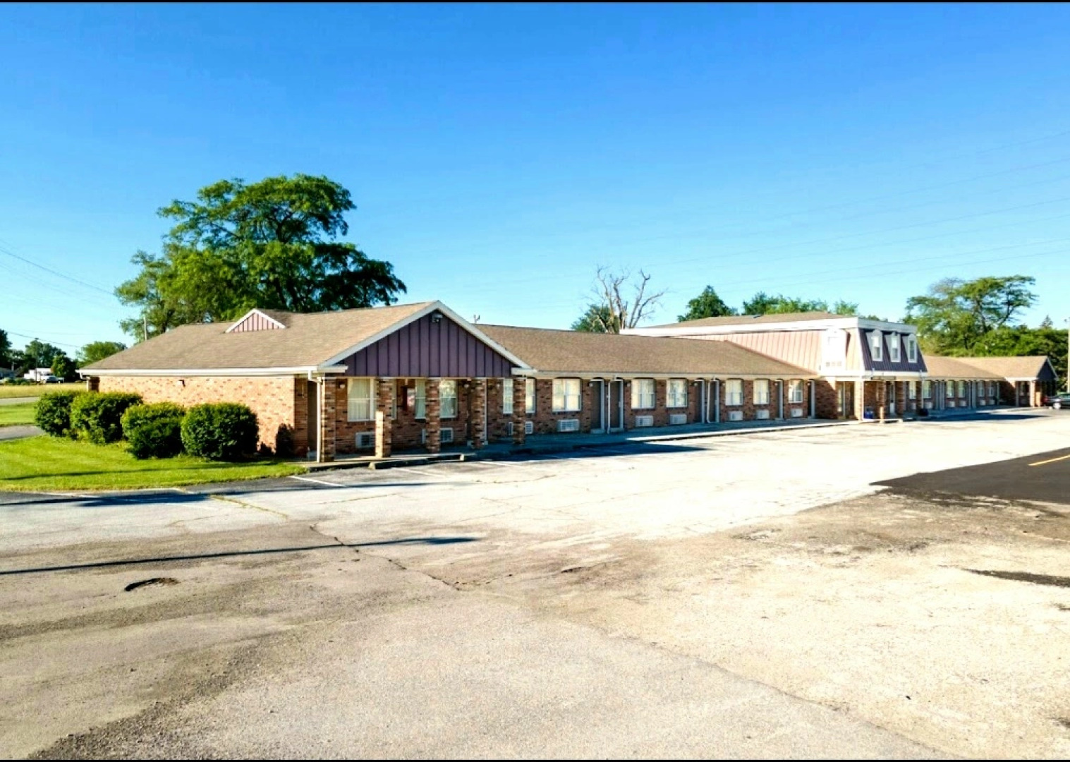 Country Club Inn & Suites