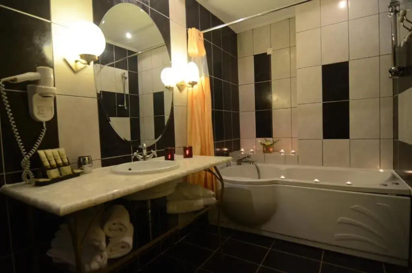 Delphi Art Hotel