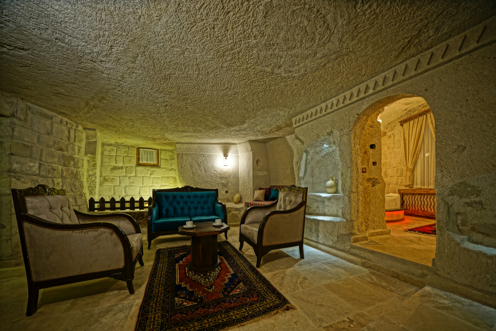 Castle Cave Hotel