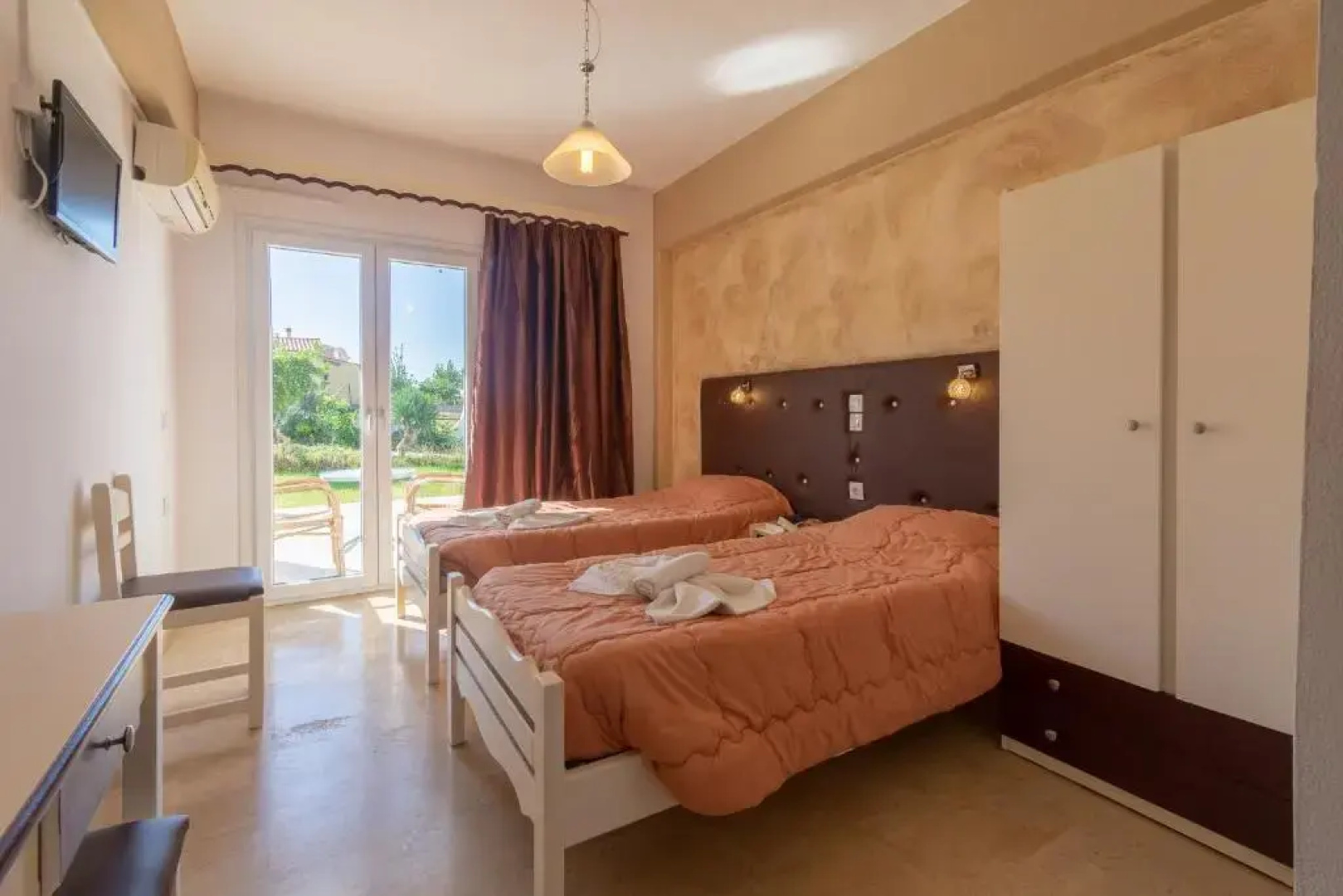 Akis Villa Studios & Apartments with Pool