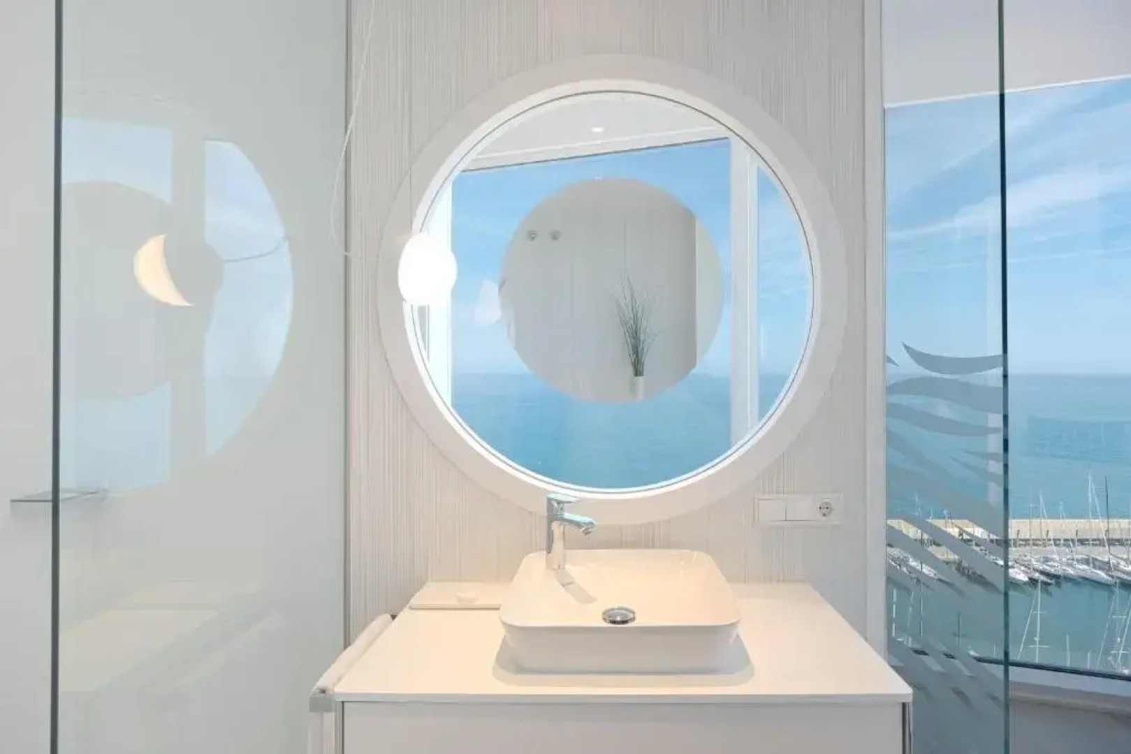 Отель Marina Badalona