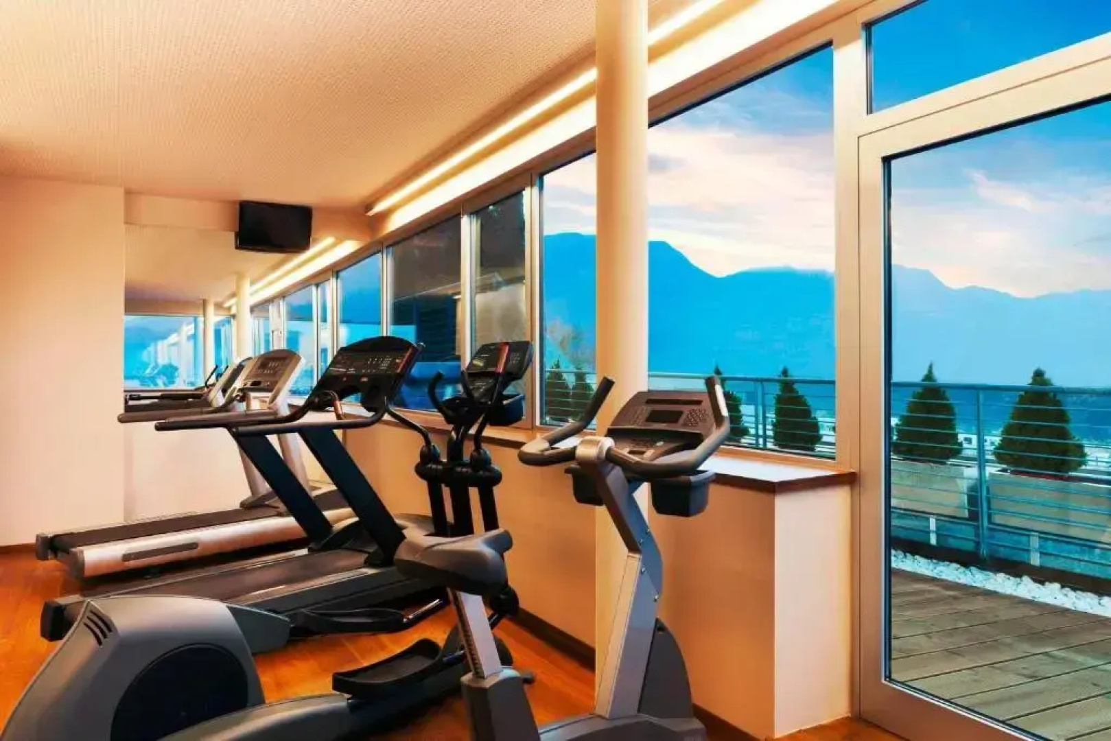 Отель Four Points by Sheraton Bolzano