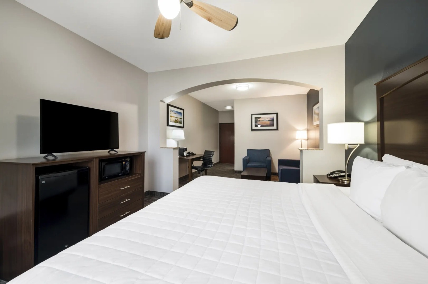 Best Western Plus Lake Dallas Inn & Suites
