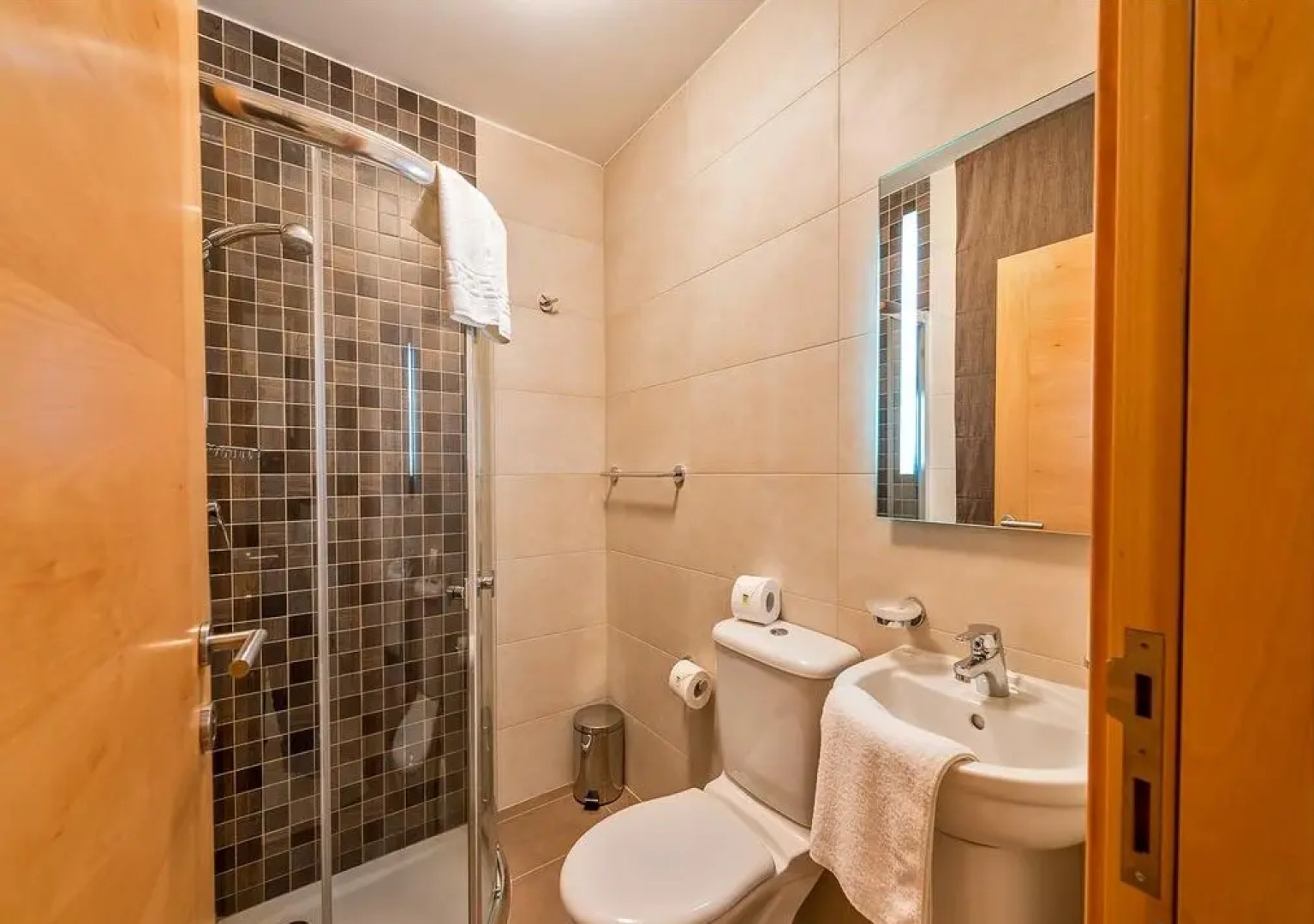 Hillock Residence Apartments