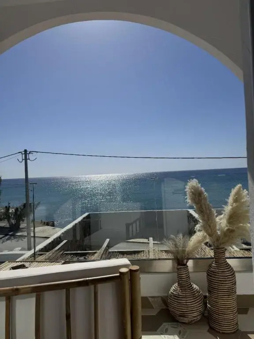 Delfini Beach Hotel