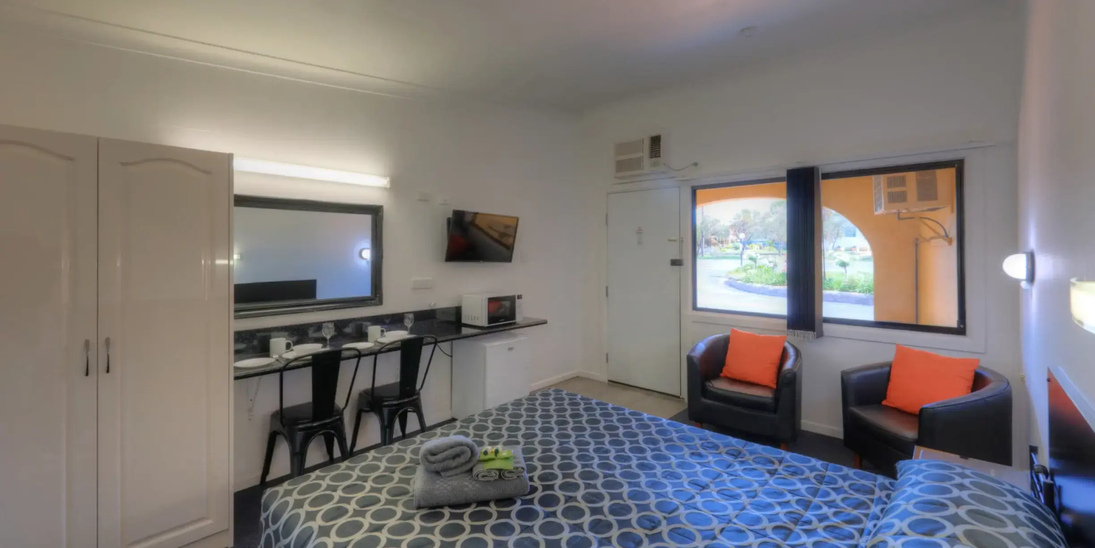 Twin Swans Motel