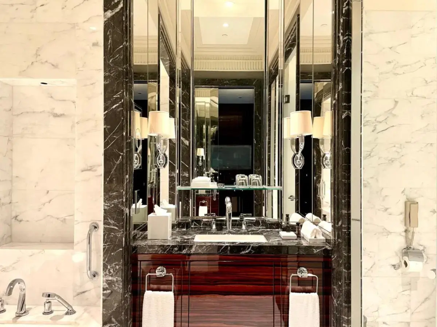 Four Seasons Hotel Bahrain Bay