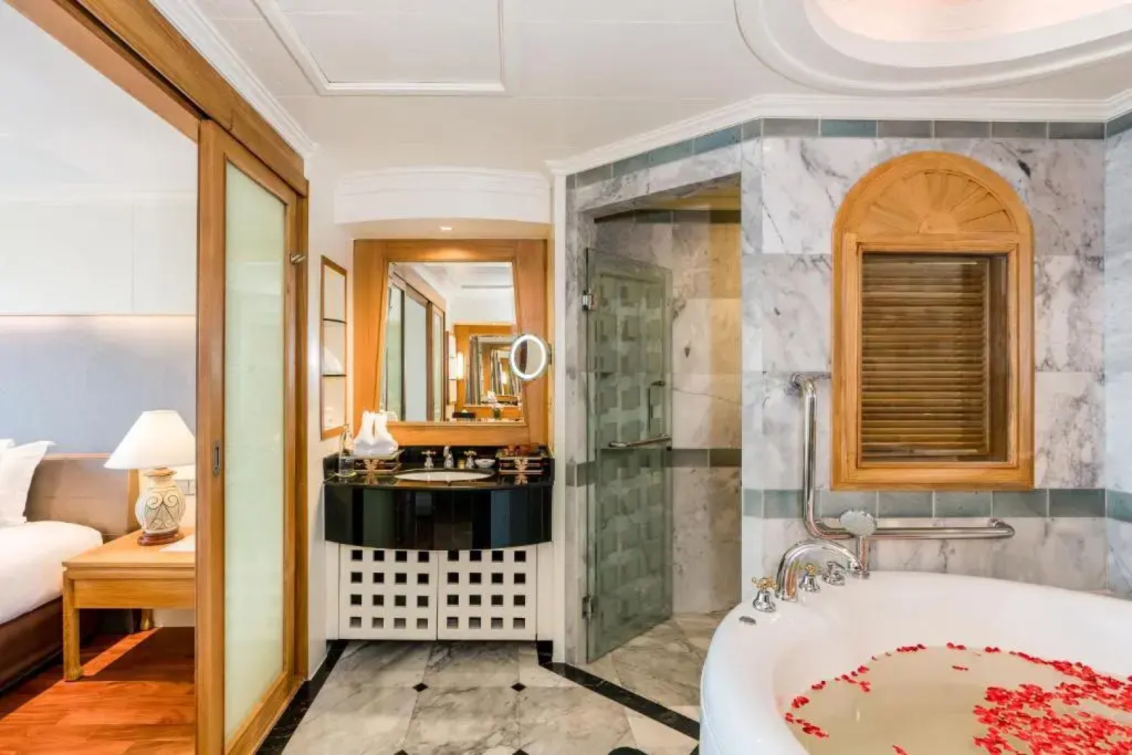 Royal Wing Suites & Spa Pattaya