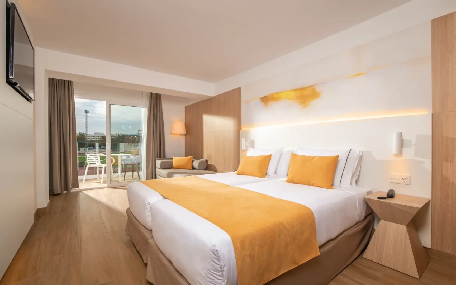 L'Azure Hotel