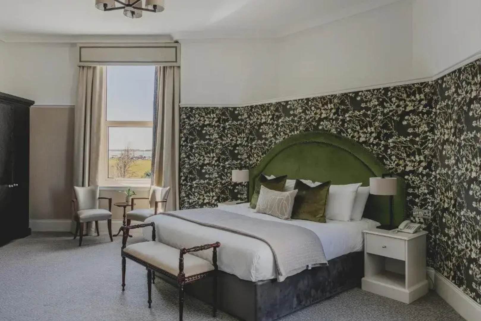 The Queens Hotel