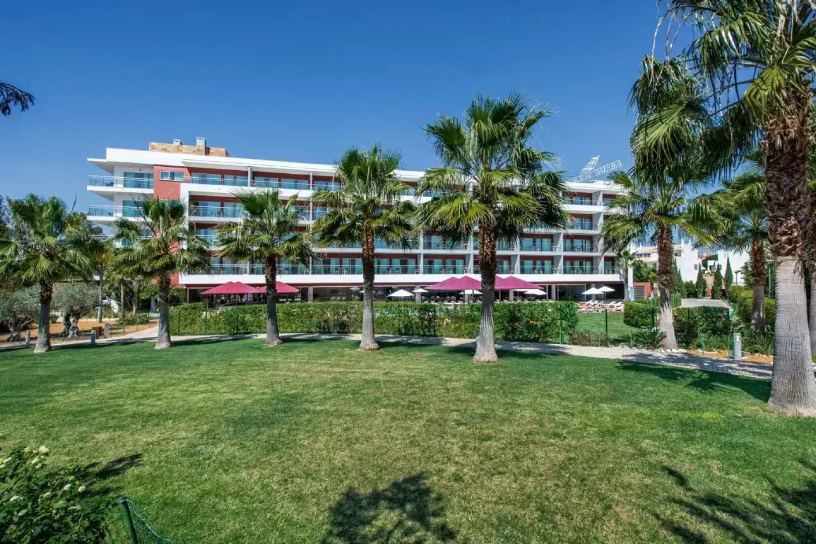 Hotel Apartamento Areias Village