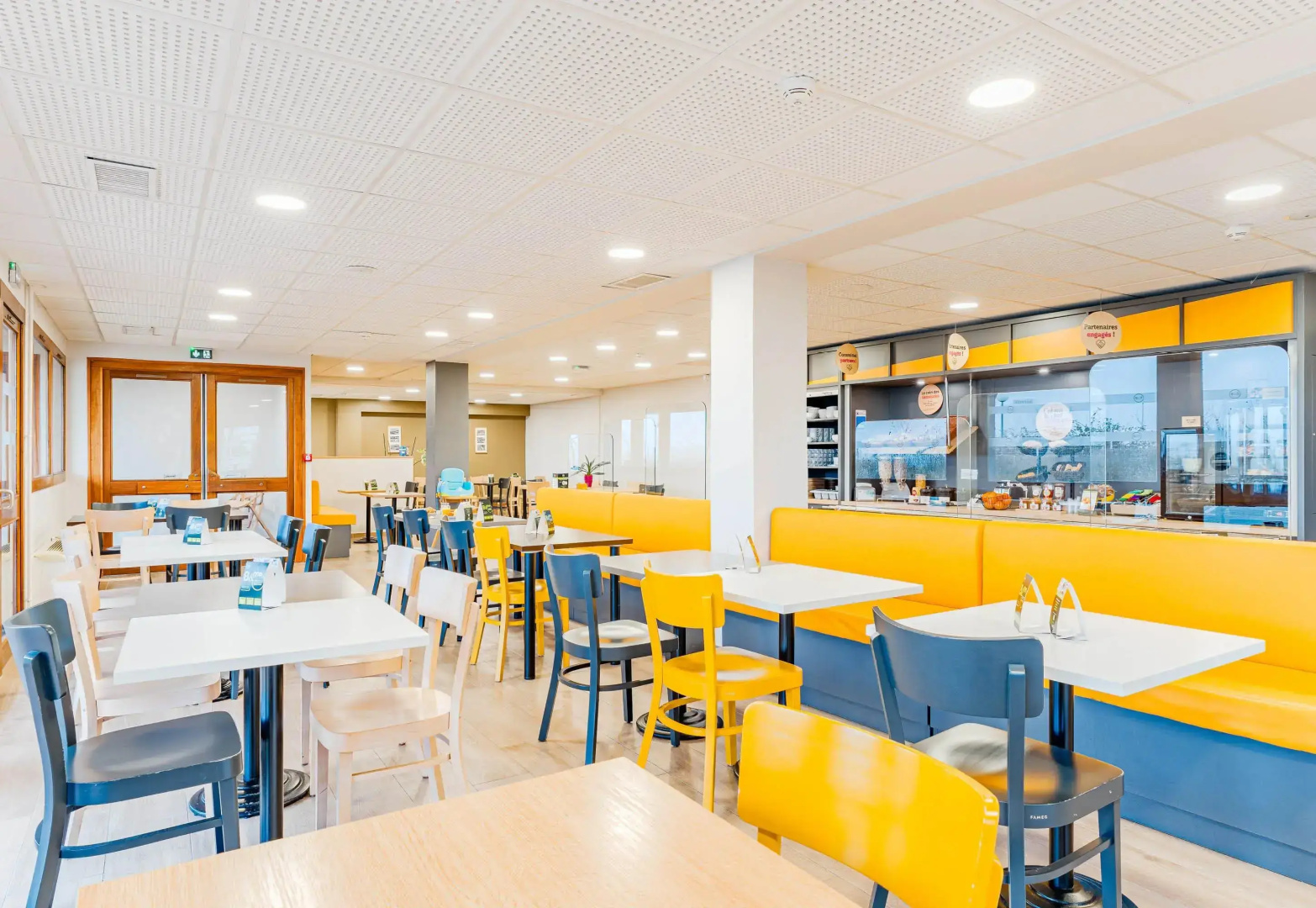 Отель B&B Poitiers 3 Futuroscope