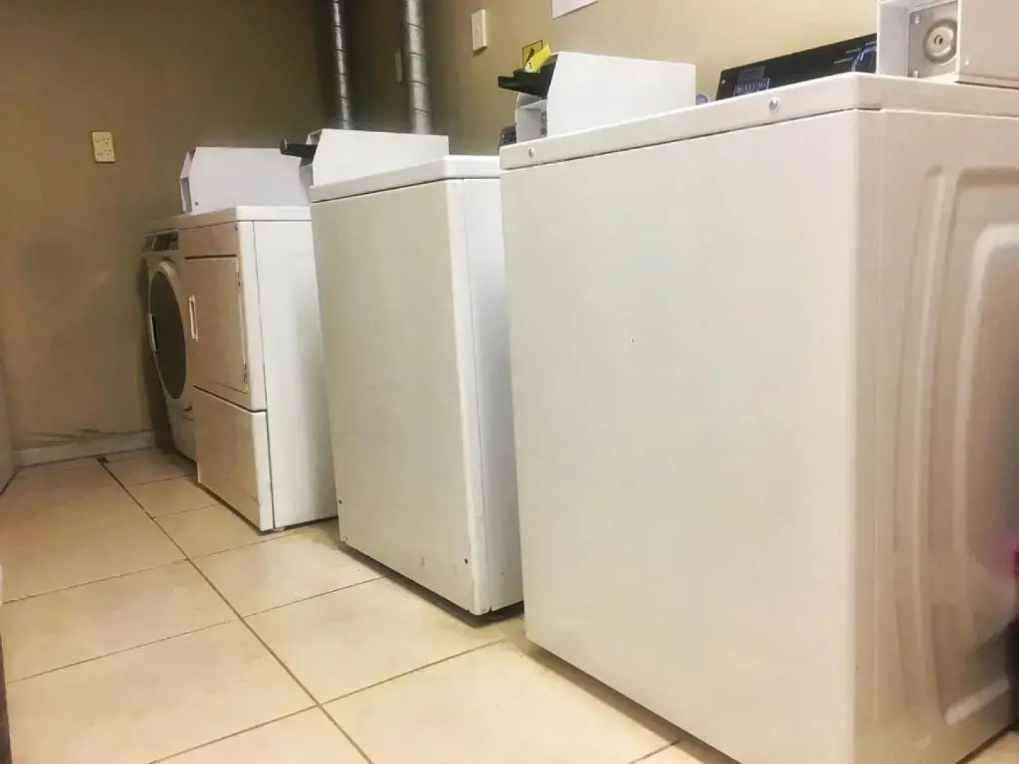 Surf 'N' Snow Backpackers - Hostel