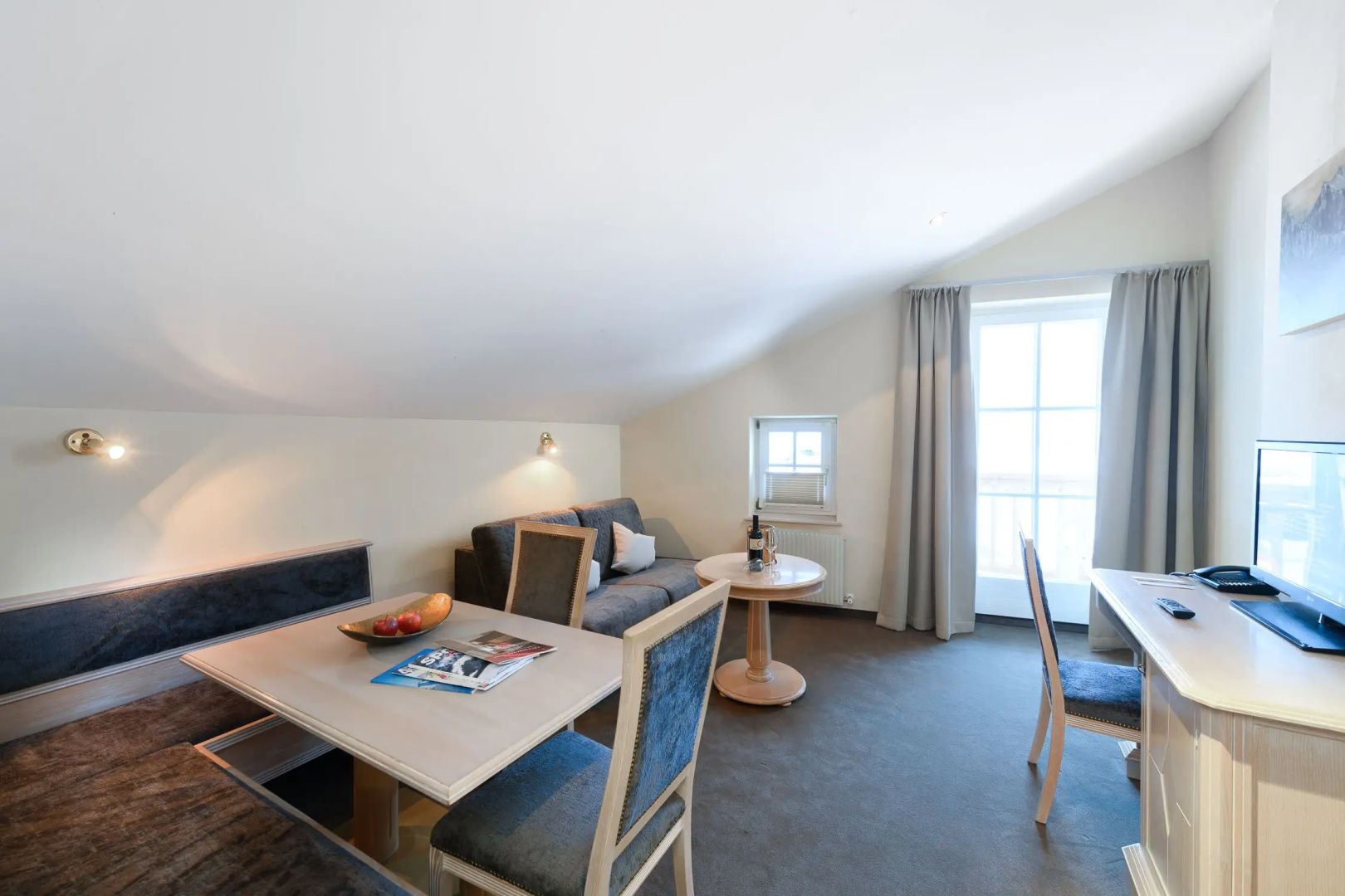 Crystls Aparthotel