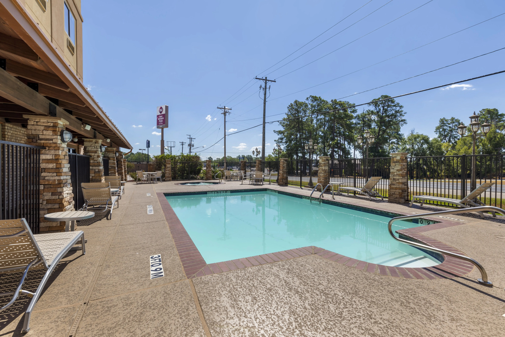 Best Western Plus Classic Inn & Suites