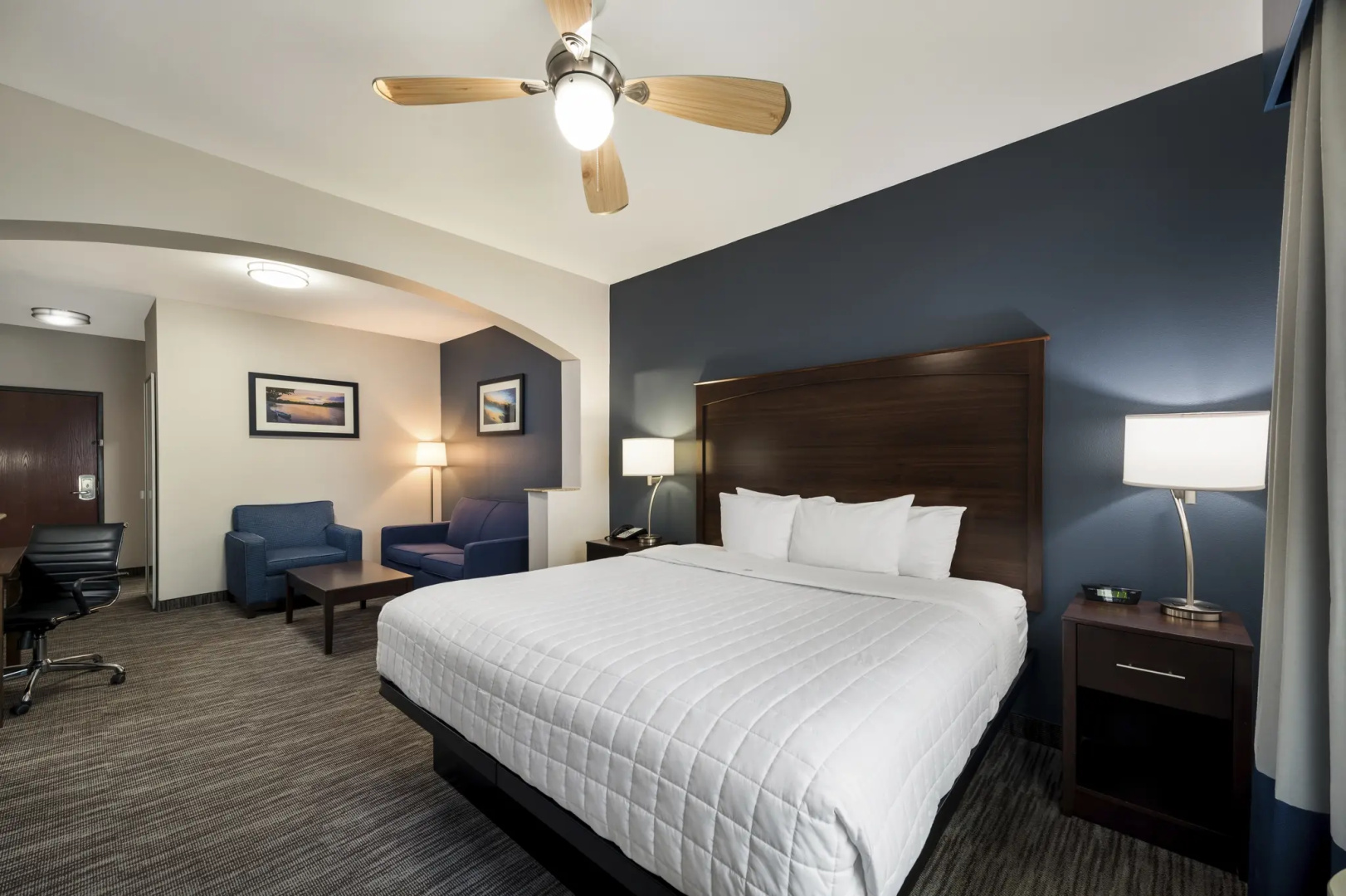 Best Western Plus Lake Dallas Inn & Suites