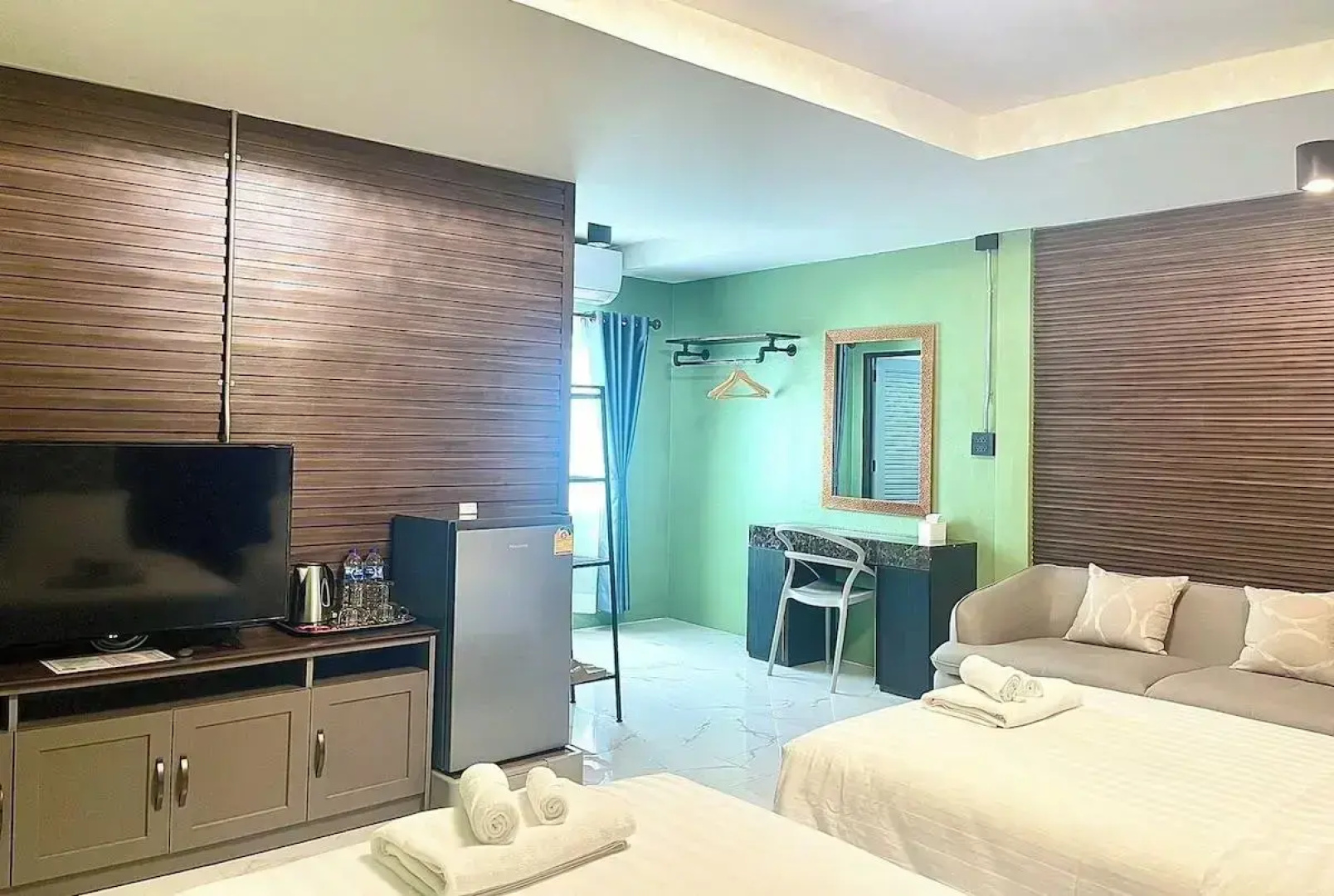 Chainatgrand Hotel