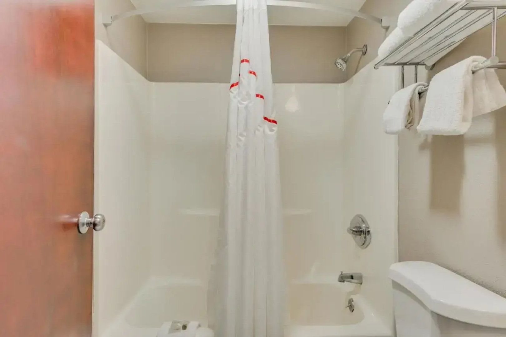 Red Roof Inn & Suites Newport – Middletown, RI