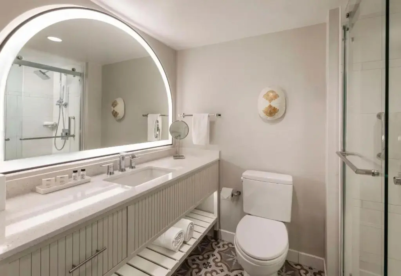 The Singer Oceanfront Resort, Curio Collection by Hilton