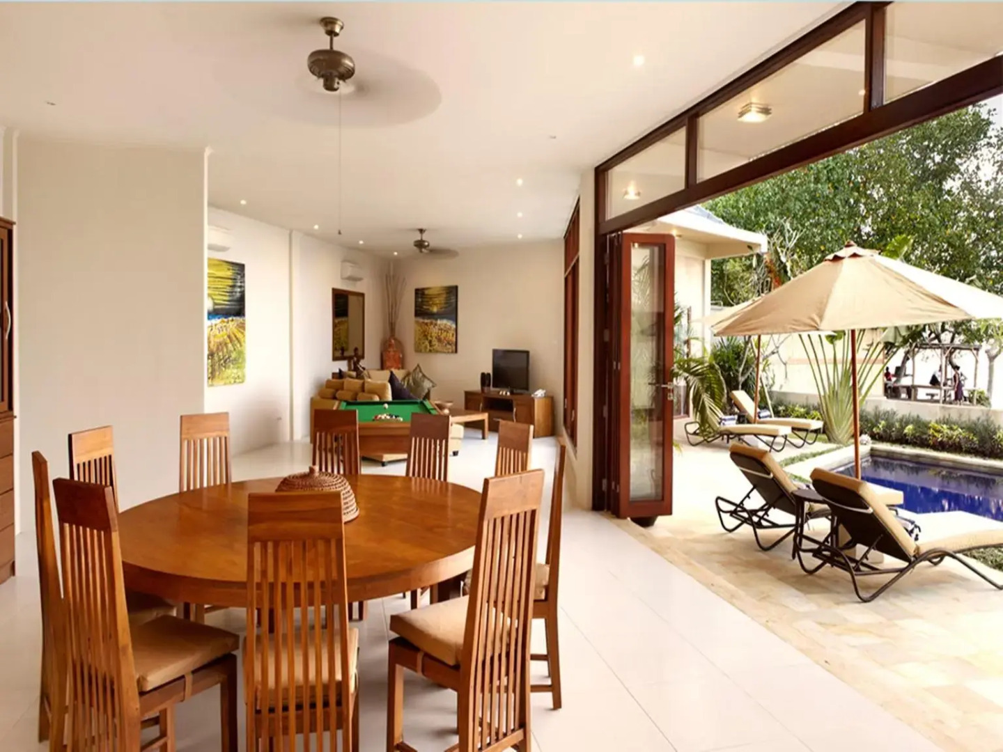 Lovina Beachhouse Villas