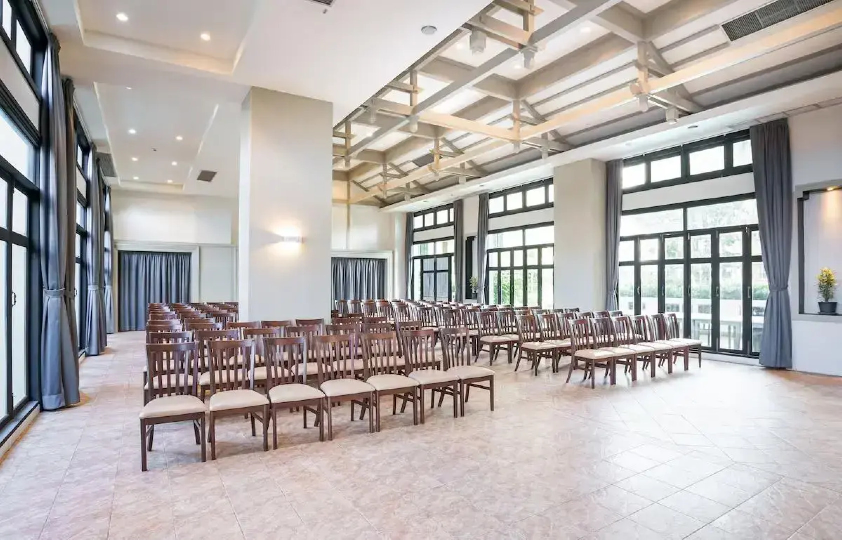 Mike Garden Resort Hotel