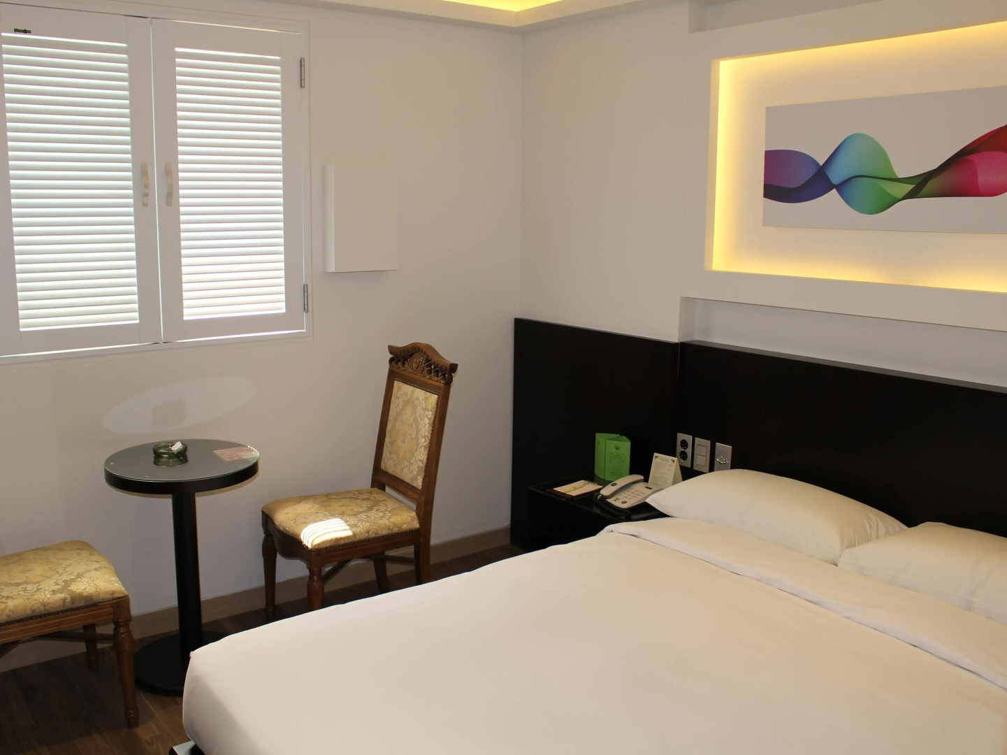 Insadong Crown Hotel
