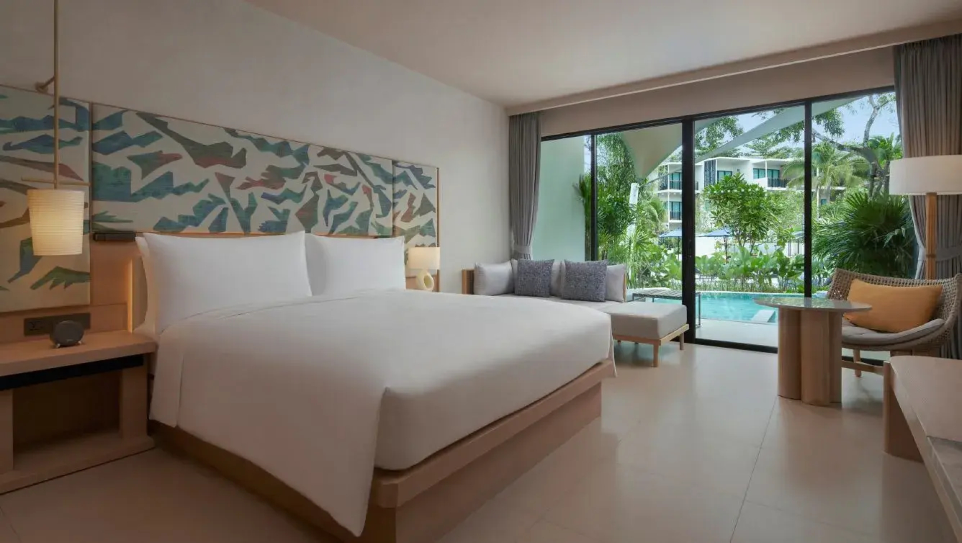 Le Méridien Phuket Mai Khao Beach Resort