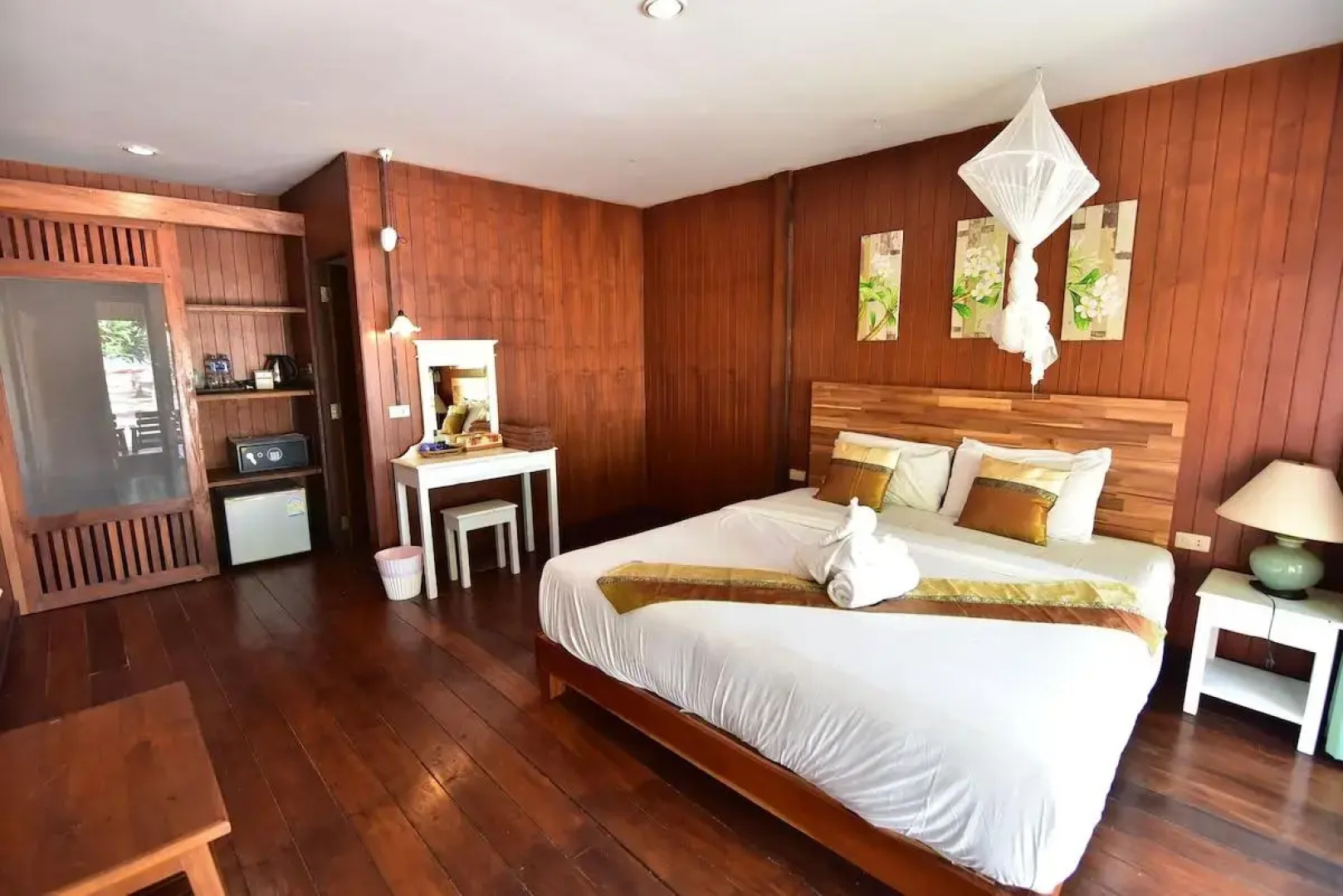 Отель Koh Ngai Thanya Beach Resort