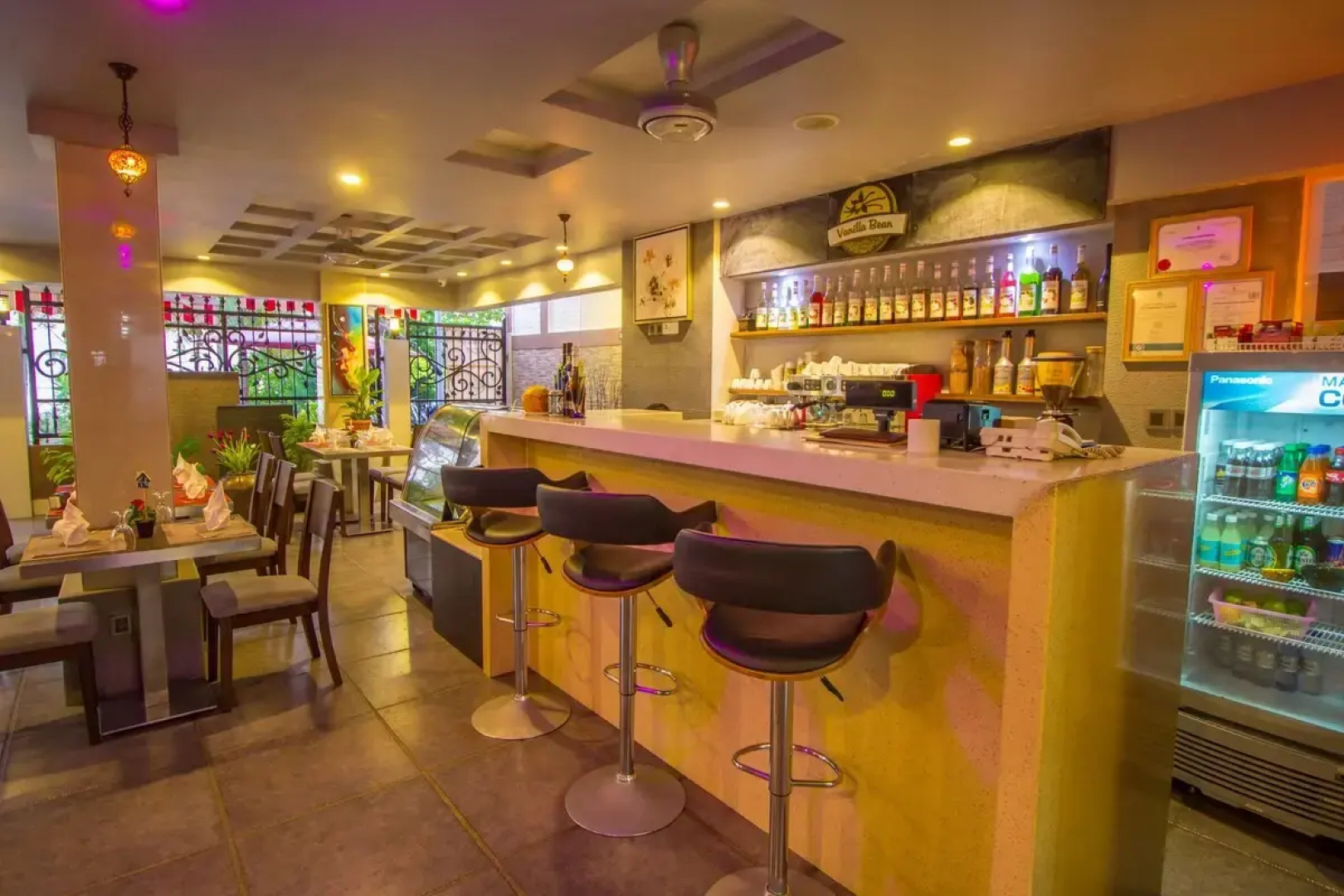 Отель Airport Comfort Inn Premium